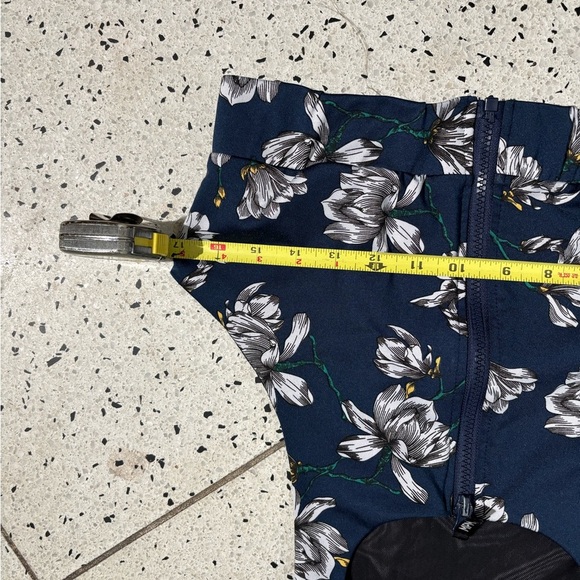 Floral Navy Sports Bra - Picture 6 of 7